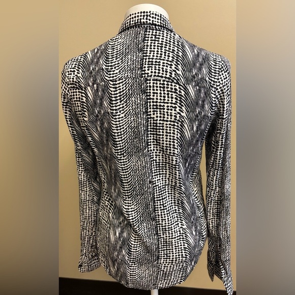 TAIS Prado Navy and White Patterned  Collared Button Up Blouse Womens size Large - Picture 5 of 11